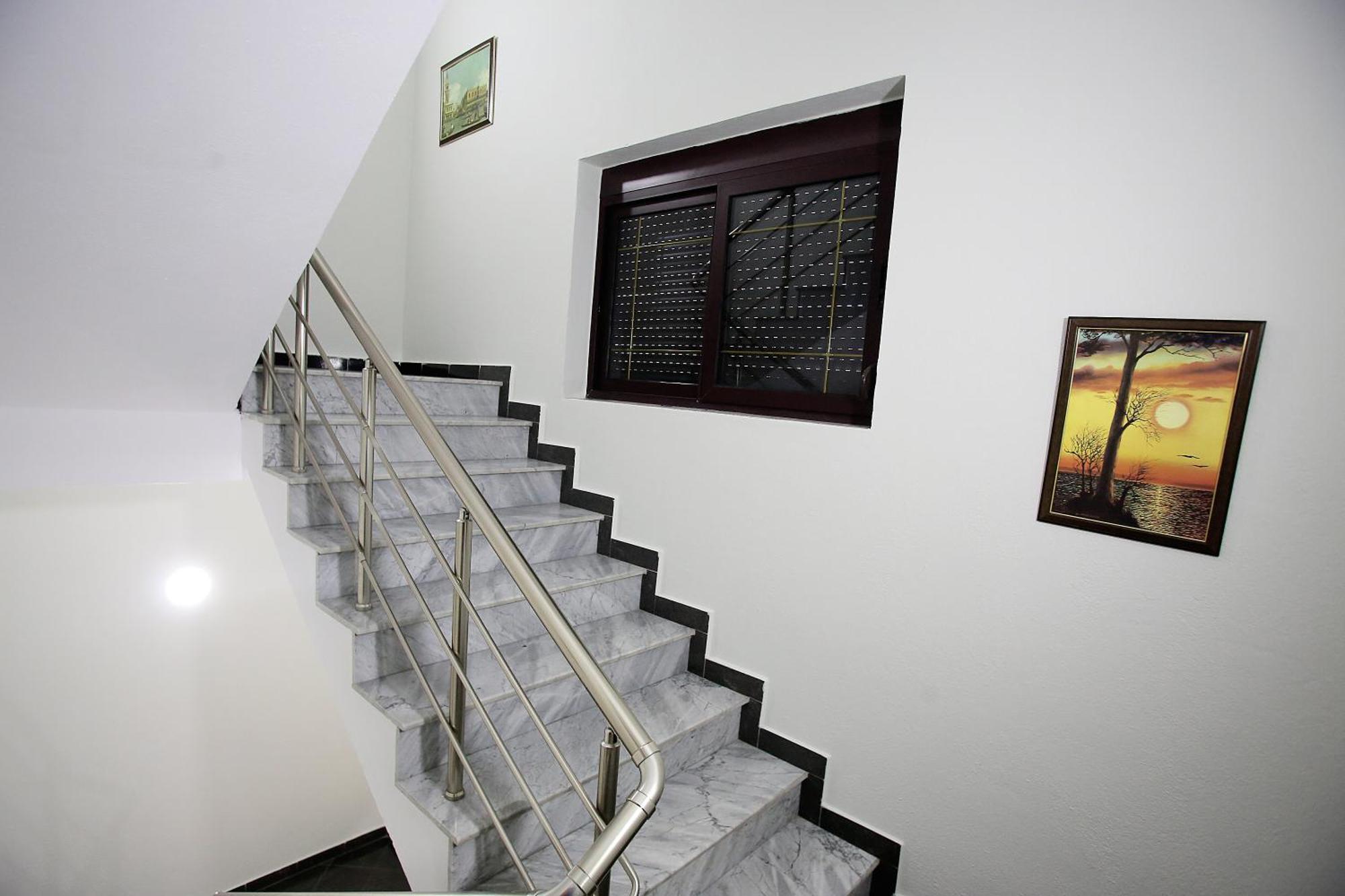 The Met Apartments Dıraç Dış mekan fotoğraf